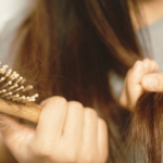 Rambut Tipis dan Rontok Setelah Melahirkan: Penyebab, Durasi, dan Cara Mengatasinya